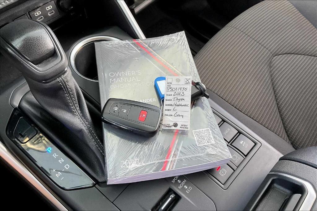 used 2023 Toyota Highlander car, priced at $33,979