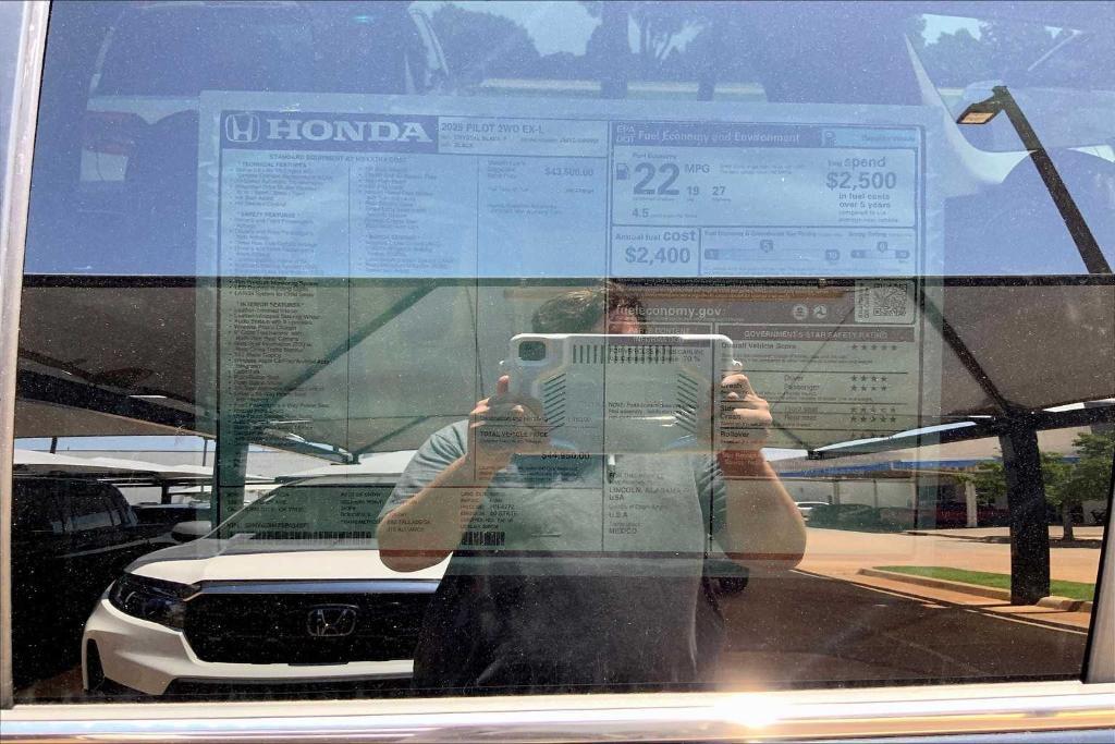 new 2025 Honda Pilot car, priced at $42,825