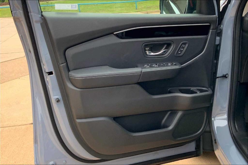 new 2025 Honda Pilot car, priced at $47,280