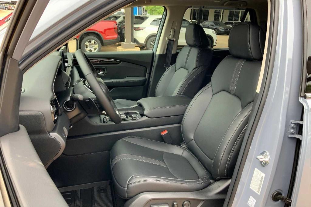 new 2025 Honda Pilot car, priced at $47,280