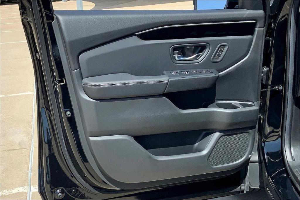 new 2025 Honda Pilot car, priced at $42,825