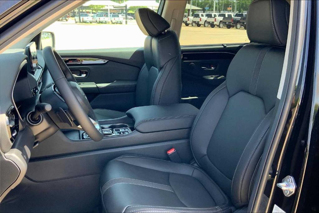 new 2025 Honda Pilot car, priced at $42,825