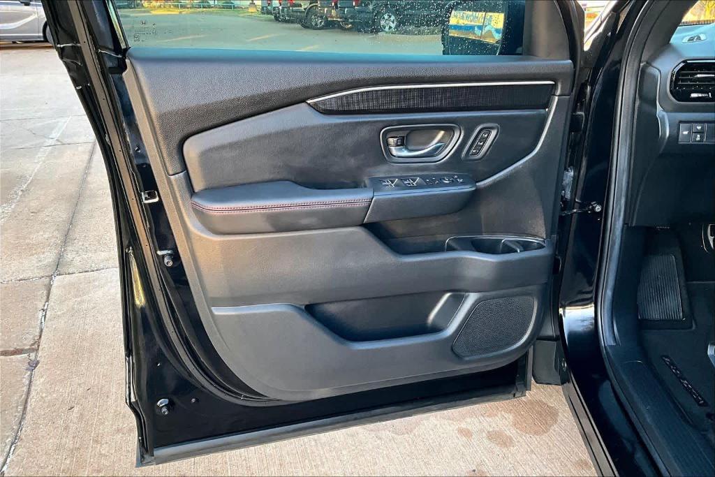 used 2025 Honda Pilot car, priced at $49,334