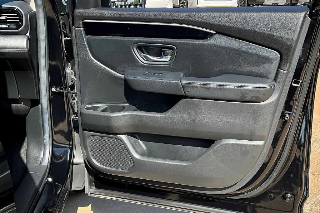 used 2025 Honda Pilot car, priced at $41,306