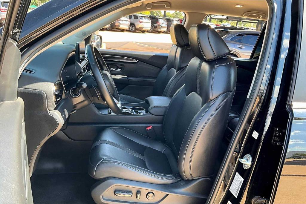 used 2025 Honda Pilot car, priced at $41,306