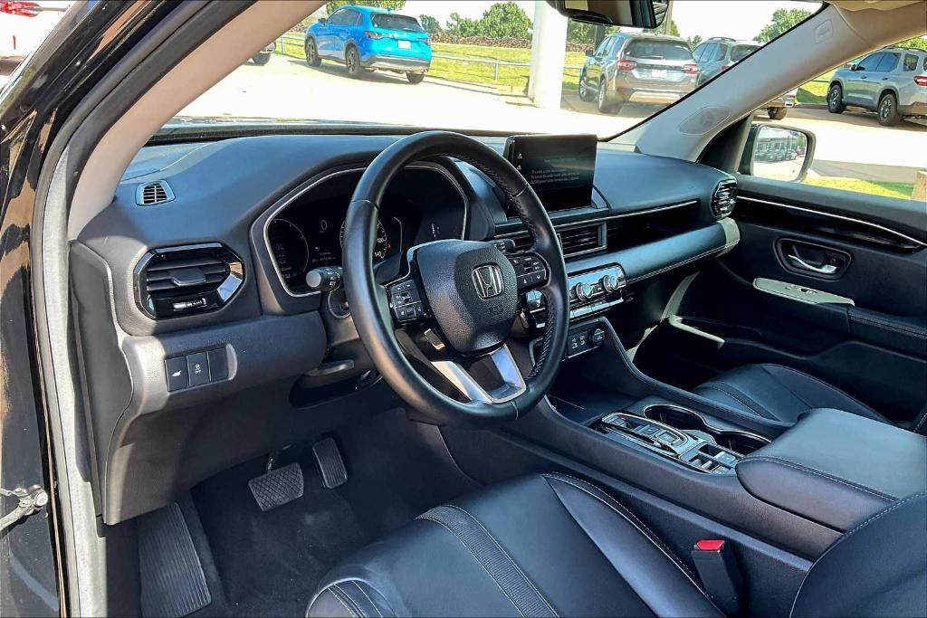 used 2025 Honda Pilot car, priced at $41,306