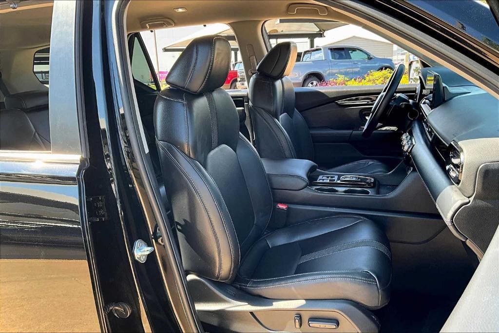 used 2025 Honda Pilot car, priced at $41,306