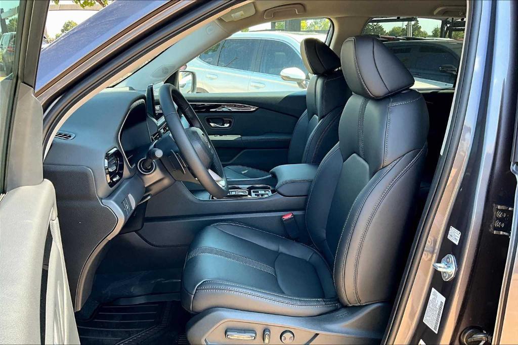 new 2025 Honda Pilot car, priced at $45,700