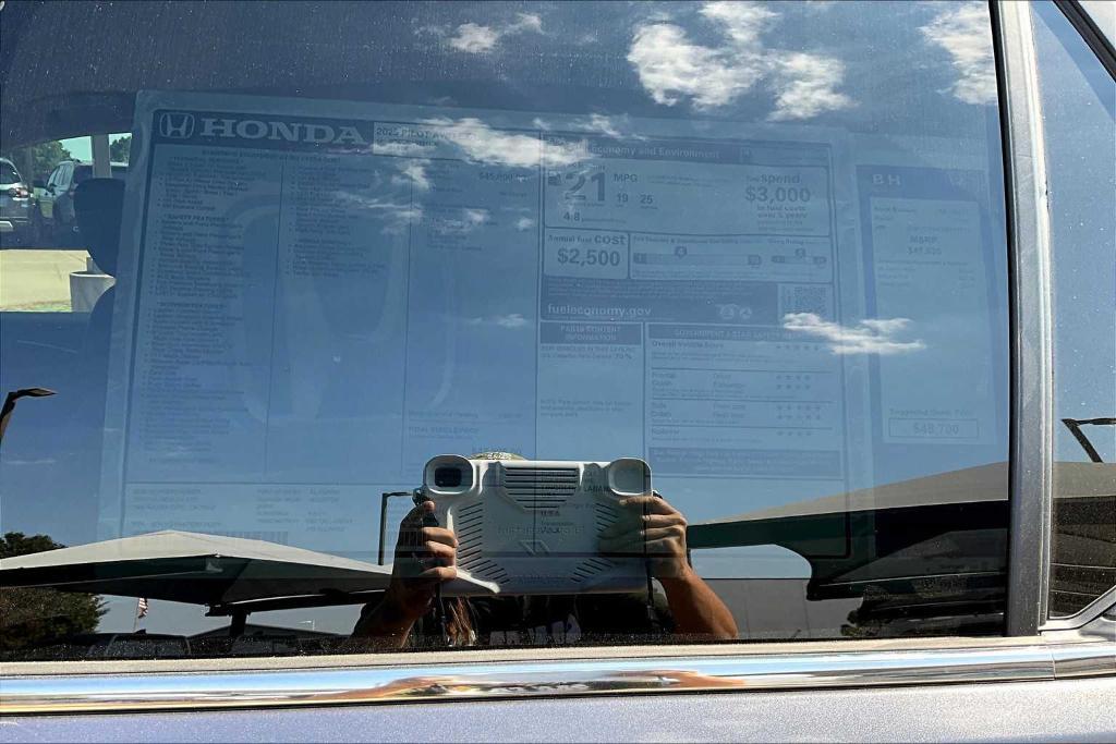 new 2025 Honda Pilot car, priced at $45,700