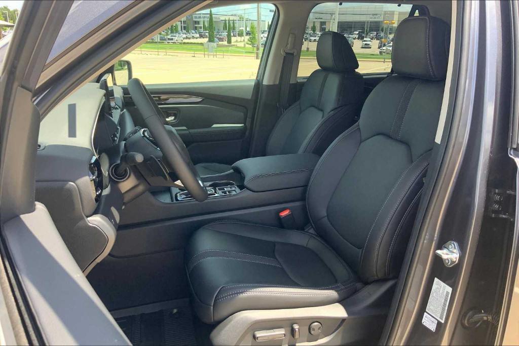 new 2025 Honda Pilot car, priced at $43,325