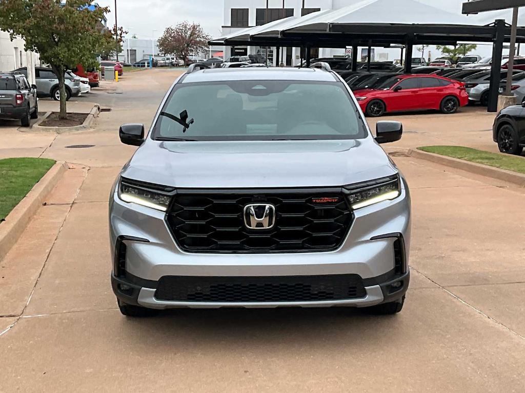 new 2025 Honda Pilot car, priced at $49,750
