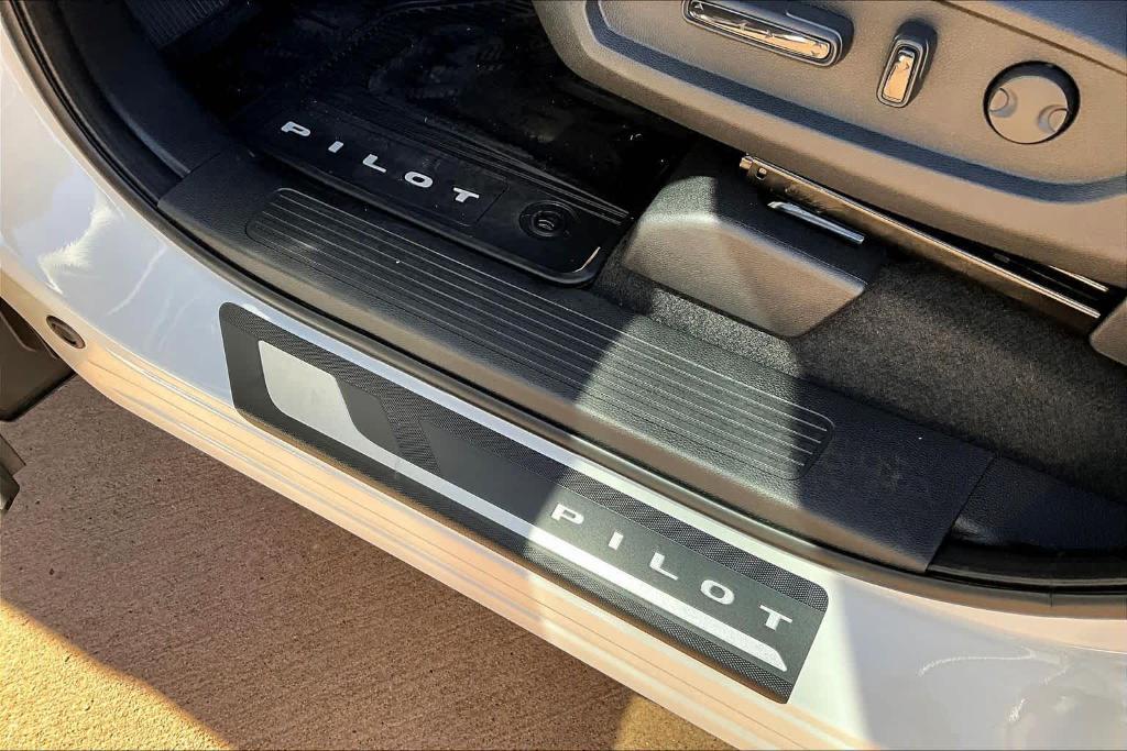 new 2025 Honda Pilot car, priced at $44,055