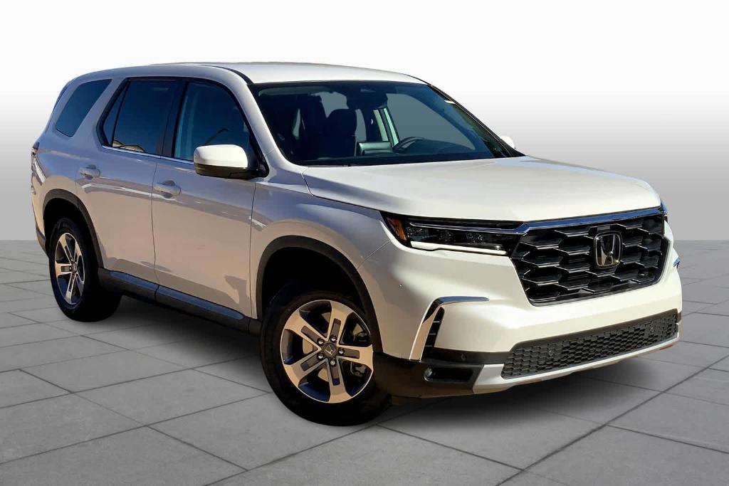 new 2025 Honda Pilot car, priced at $44,225