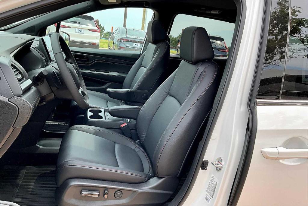 new 2026 Honda Odyssey car, priced at $44,175