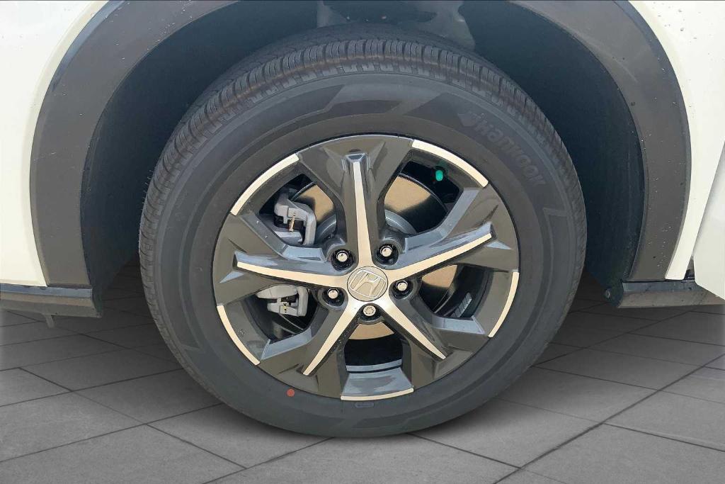 new 2025 Honda HR-V car, priced at $32,225