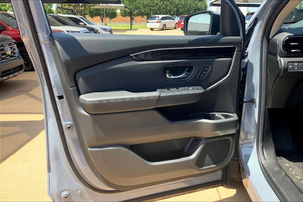 new 2025 Honda Pilot car, priced at $55,860