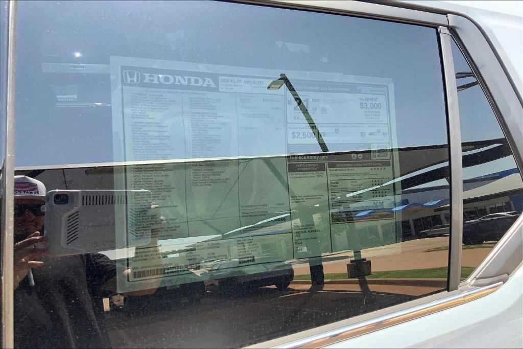 new 2025 Honda Pilot car, priced at $55,860