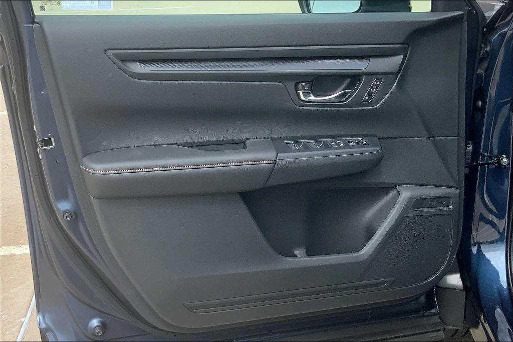 new 2025 Honda CR-V Hybrid car, priced at $39,920