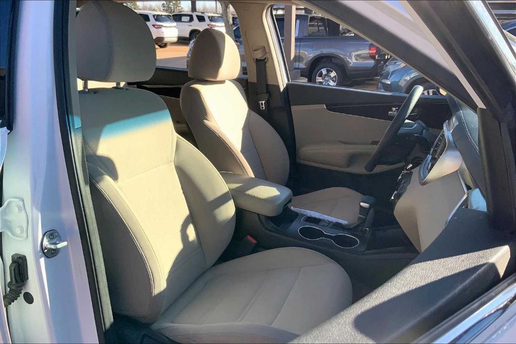 used 2019 Kia Sorento car, priced at $15,530