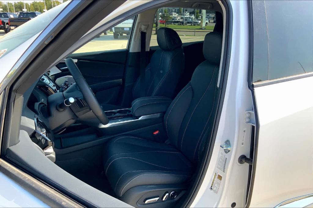 used 2025 Acura RDX car, priced at $45,995
