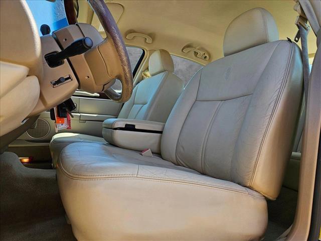 used 2008 Lincoln Town Car car, priced at $13,998