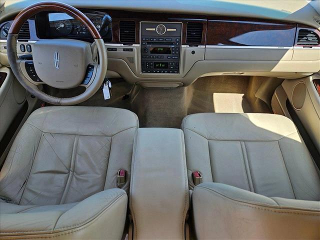 used 2008 Lincoln Town Car car, priced at $13,998