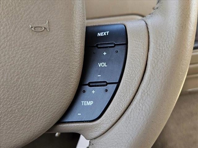 used 2008 Lincoln Town Car car, priced at $13,998