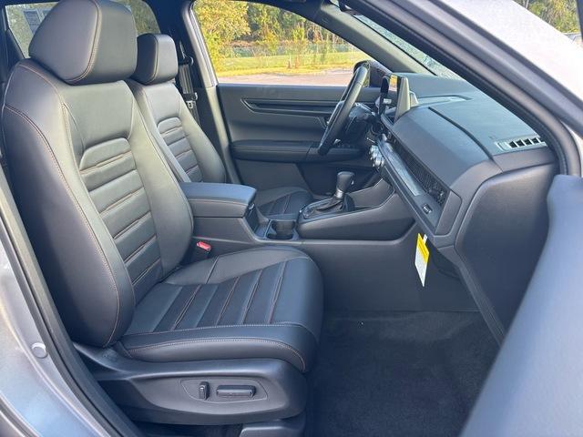 new 2026 Honda CR-V Hybrid car, priced at $39,157