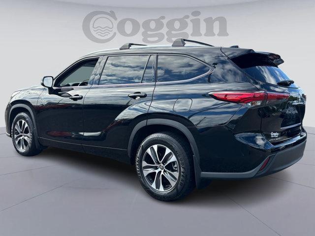 used 2020 Toyota Highlander car, priced at $23,750