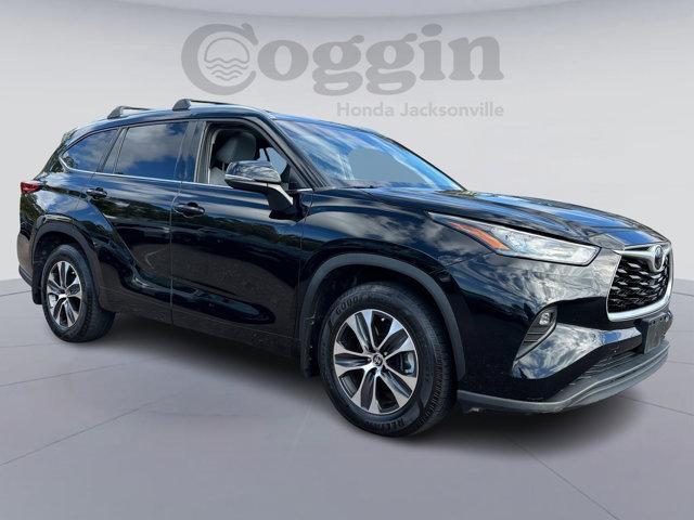 used 2020 Toyota Highlander car, priced at $23,750