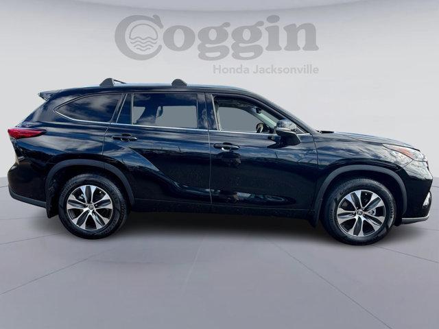 used 2020 Toyota Highlander car, priced at $23,750