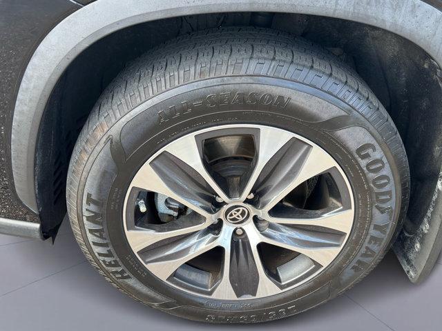 used 2020 Toyota Highlander car, priced at $23,750