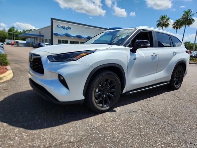 used 2023 Toyota Highlander car, priced at $37,998