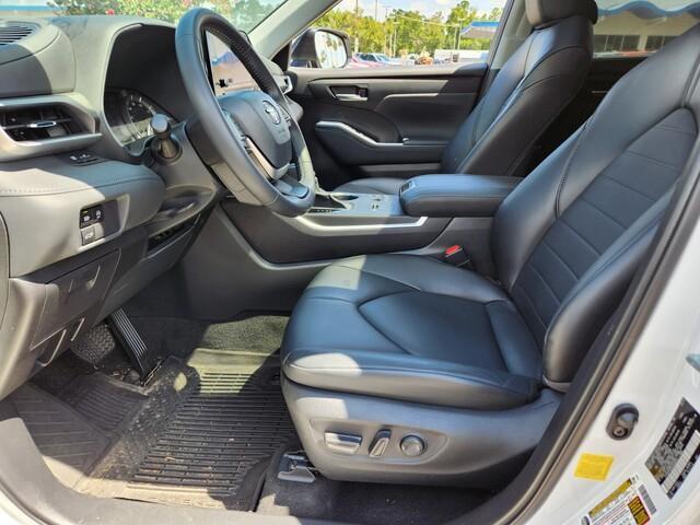 used 2023 Toyota Highlander car, priced at $37,998