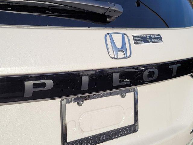 new 2025 Honda Pilot car, priced at $45,683