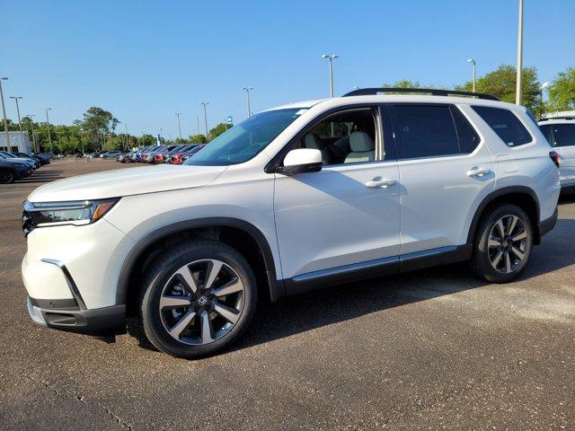 new 2025 Honda Pilot car, priced at $48,045