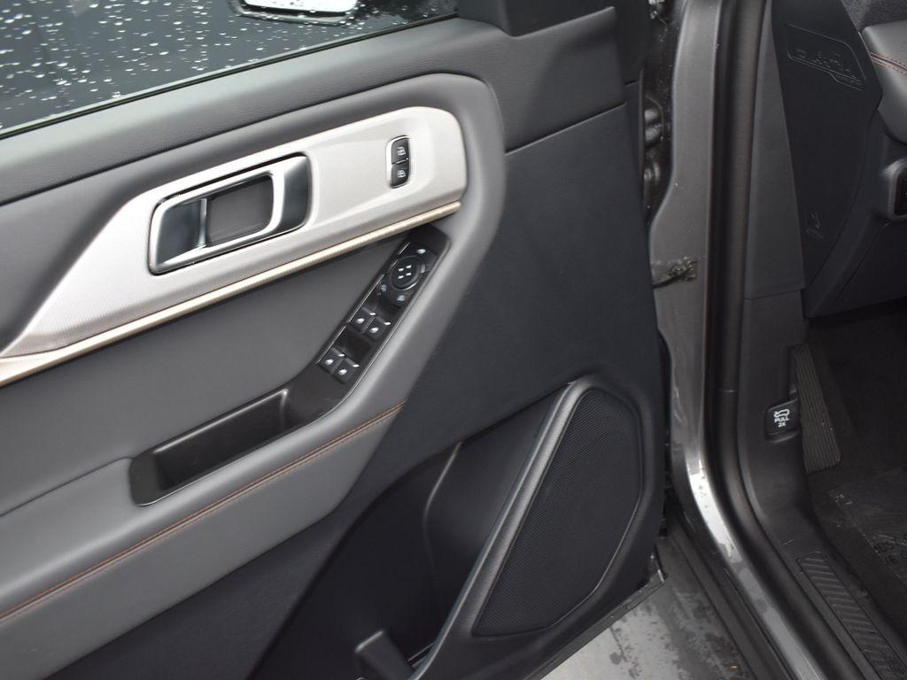 new 2025 Ford Explorer car, priced at $45,688