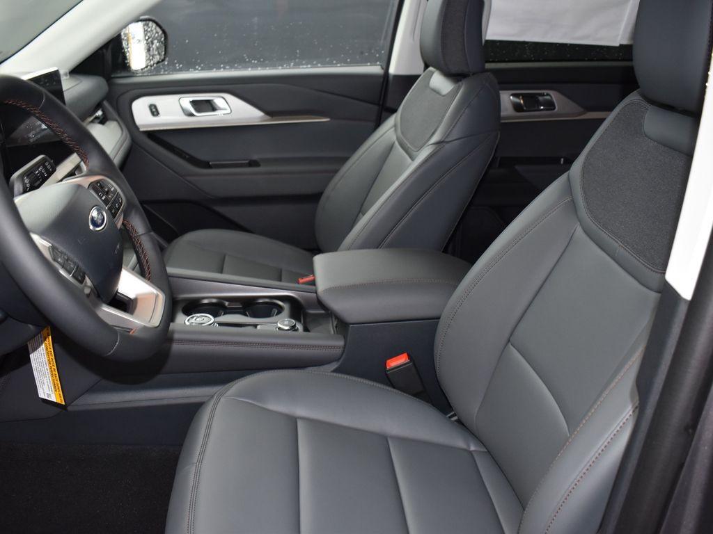 new 2025 Ford Explorer car, priced at $45,688