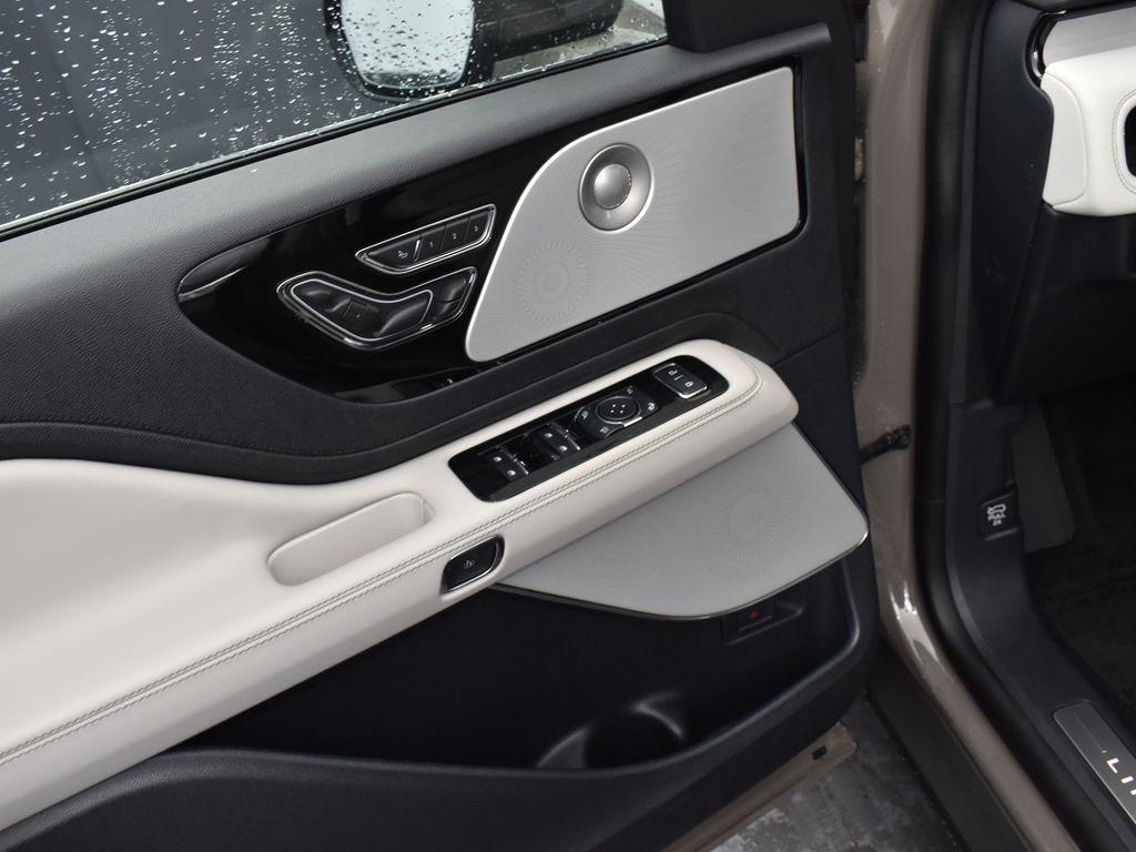 new 2025 Lincoln Aviator car, priced at $71,995