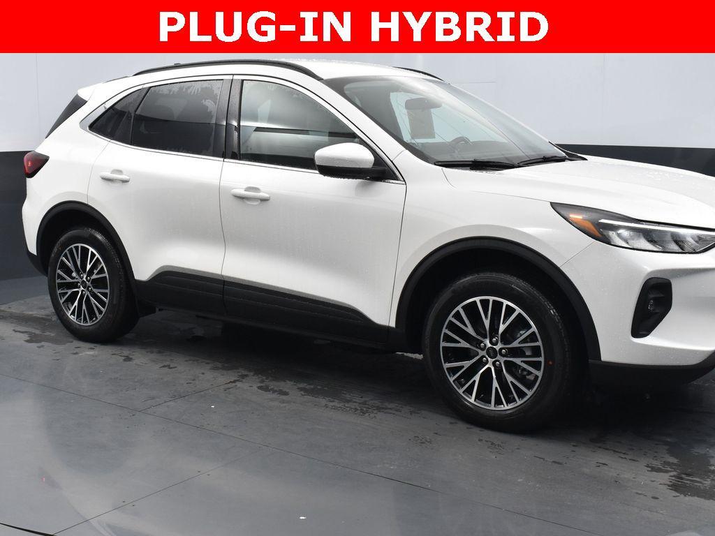 new 2025 Ford Escape PHEV car, priced at $33,388