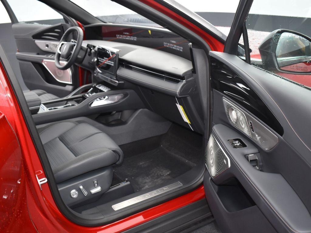 new 2025 Lincoln Nautilus car, priced at $75,980