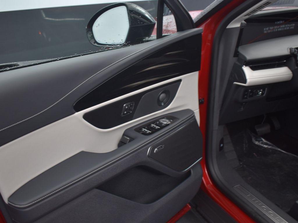 new 2025 Lincoln Nautilus car, priced at $63,570