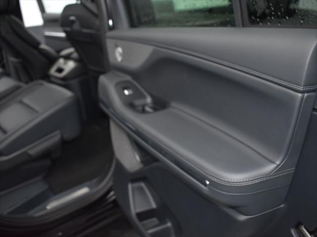 new 2025 Lincoln Navigator car, priced at $99,999