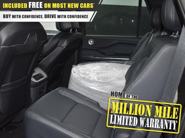 new 2025 Lincoln Navigator car, priced at $104,999
