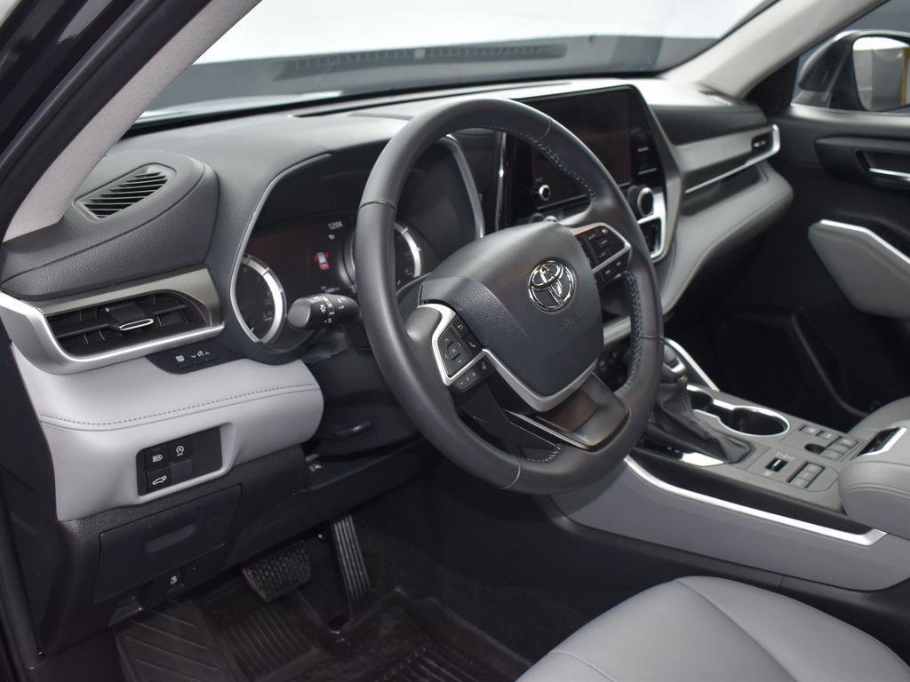 used 2024 Toyota Highlander car, priced at $42,391