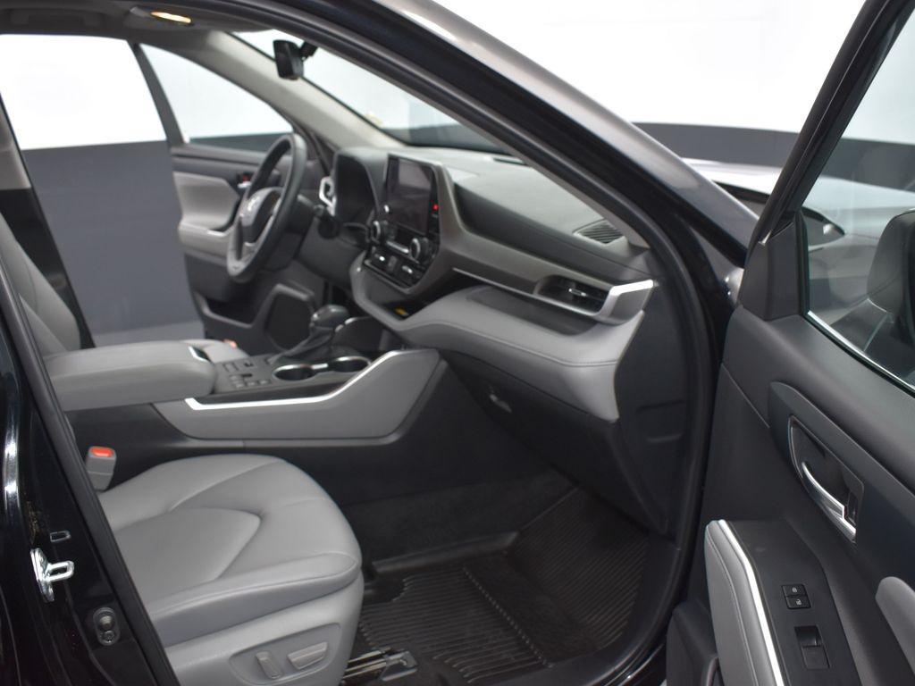 used 2024 Toyota Highlander car, priced at $42,391