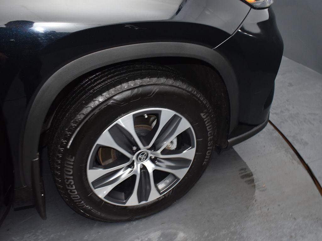 used 2024 Toyota Highlander car, priced at $42,391