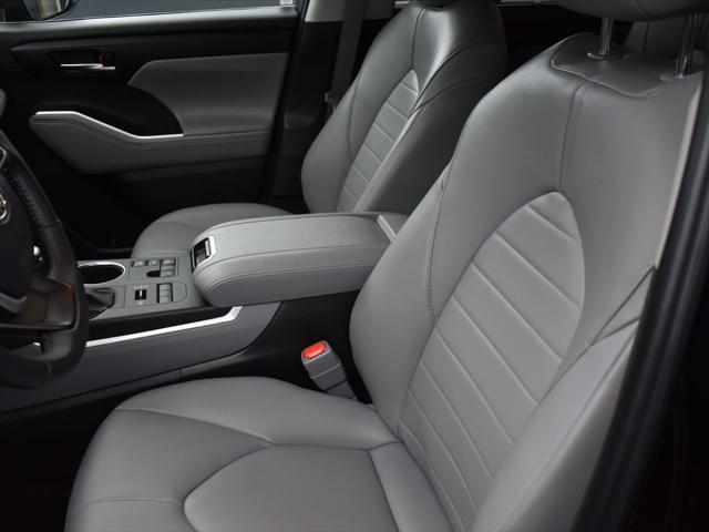 used 2024 Toyota Highlander car, priced at $44,491