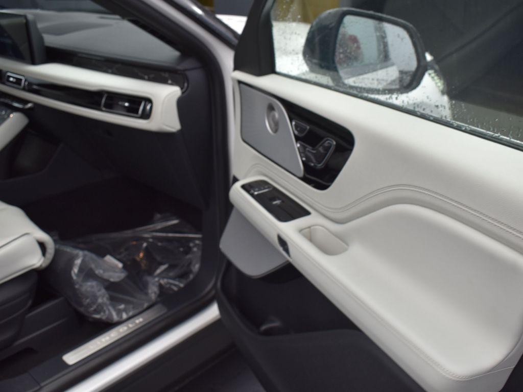 new 2025 Lincoln Aviator car, priced at $90,040
