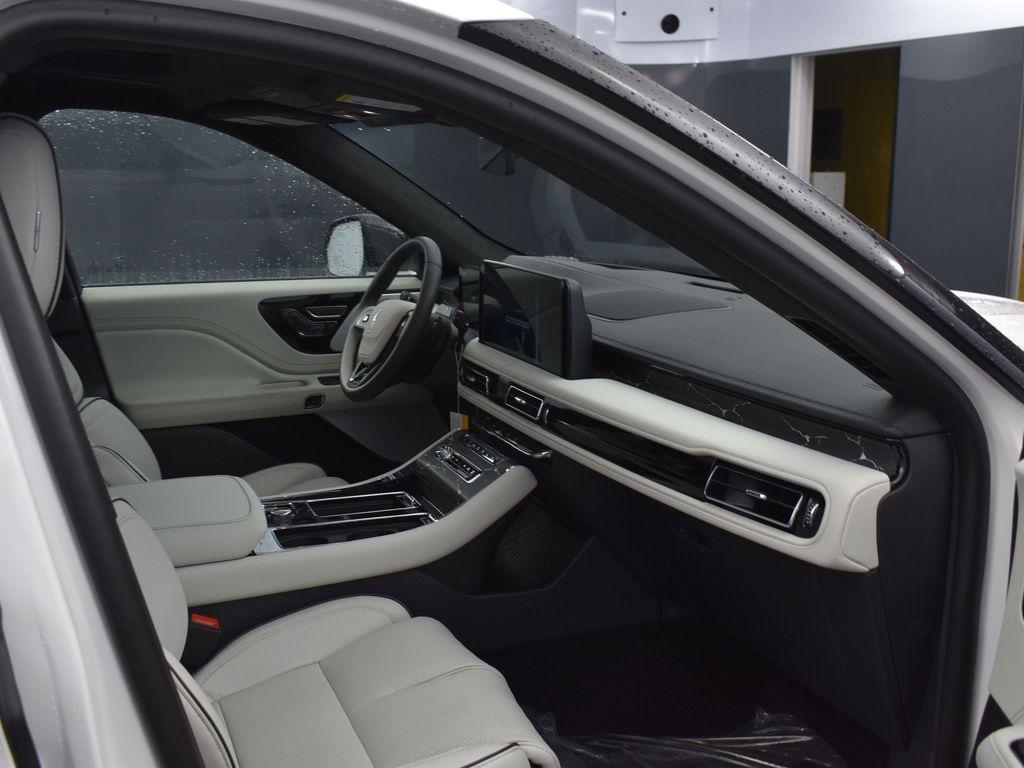 new 2025 Lincoln Aviator car, priced at $90,040